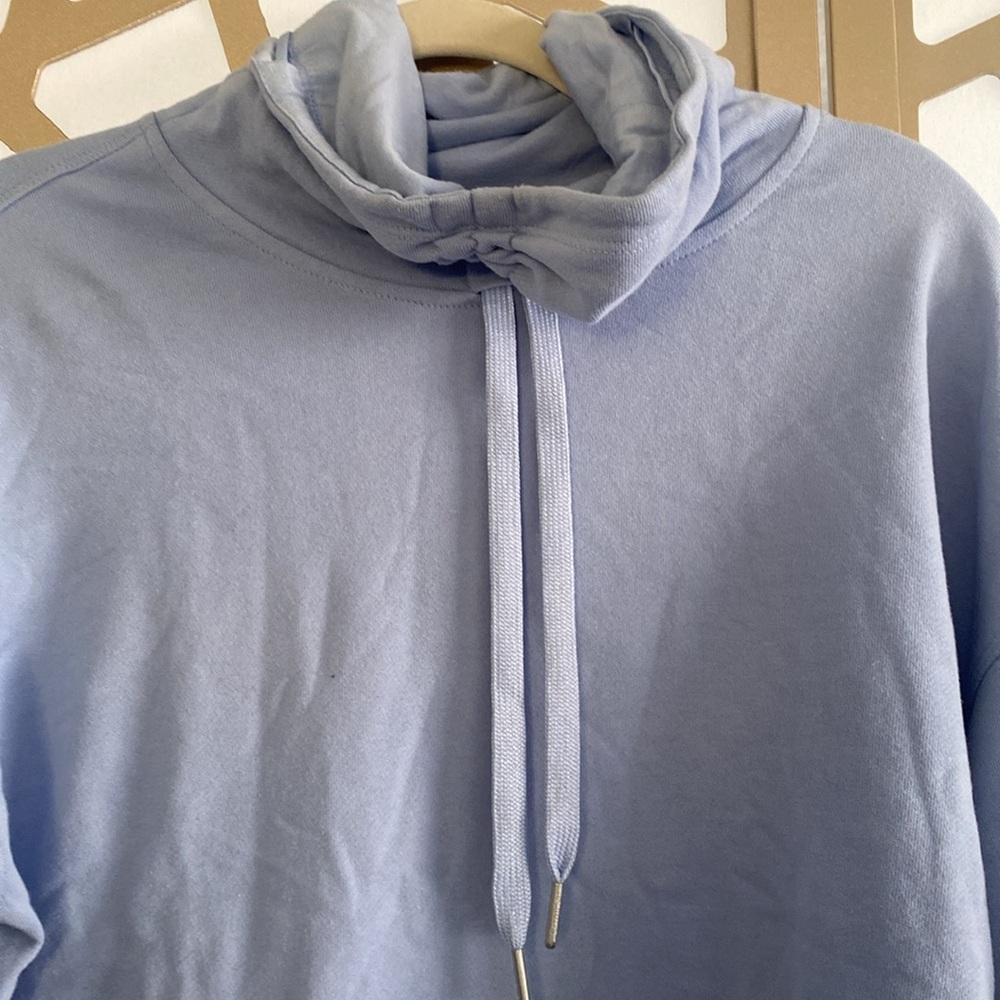 Calvin Klein Performance Pullover 🩵 - Picture 5 of 5